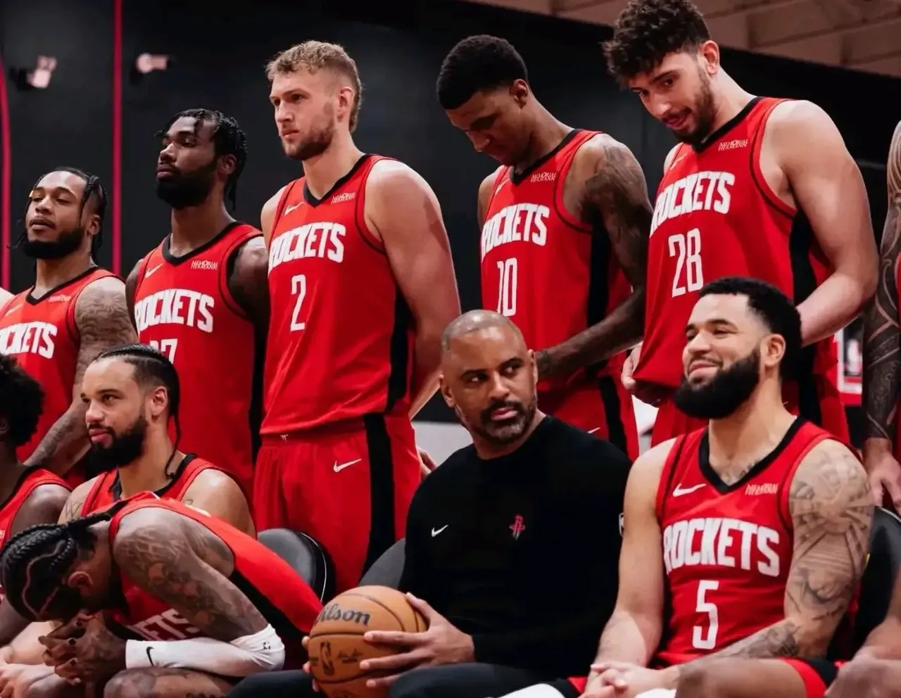 关于休斯敦火箭迎足总杯关键赛,今晚回应争议,更衣室稳定,身体对抗强度拉满的信息-爱游戏官方网站