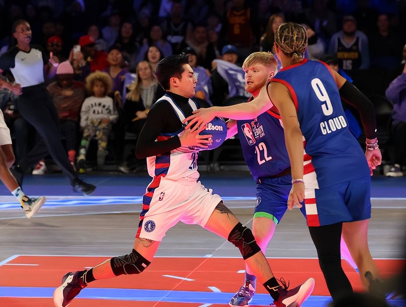 关于多伦多猛龙训练开放日,今晨更衣室发声引欢呼,全明星赛在即,医务组通报恢复的信息-ayx